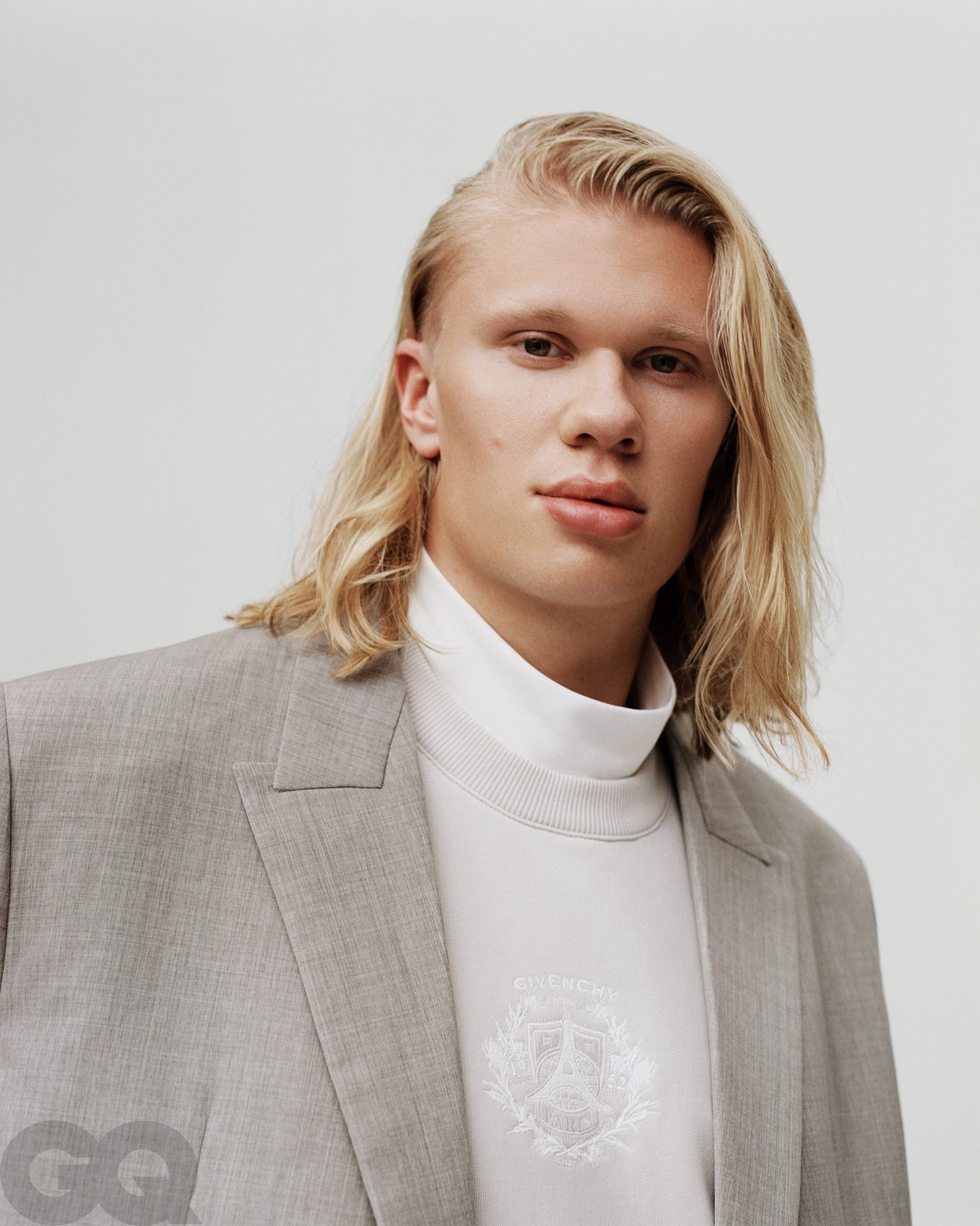Khi “Ma Bư làng bóng” Erling Haaland mặc Dior