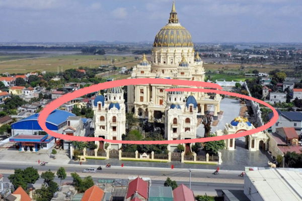 Lâu đài sinh đôi độc nhất Việt Nam