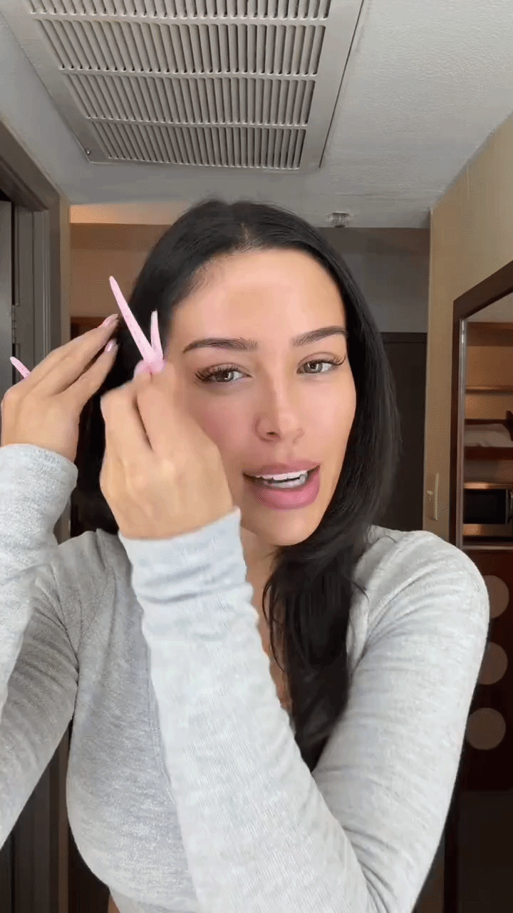 Làn da đều màu, bóng khỏe của bạn gái Bellingham gây sốt. Nguồn: TikTok.