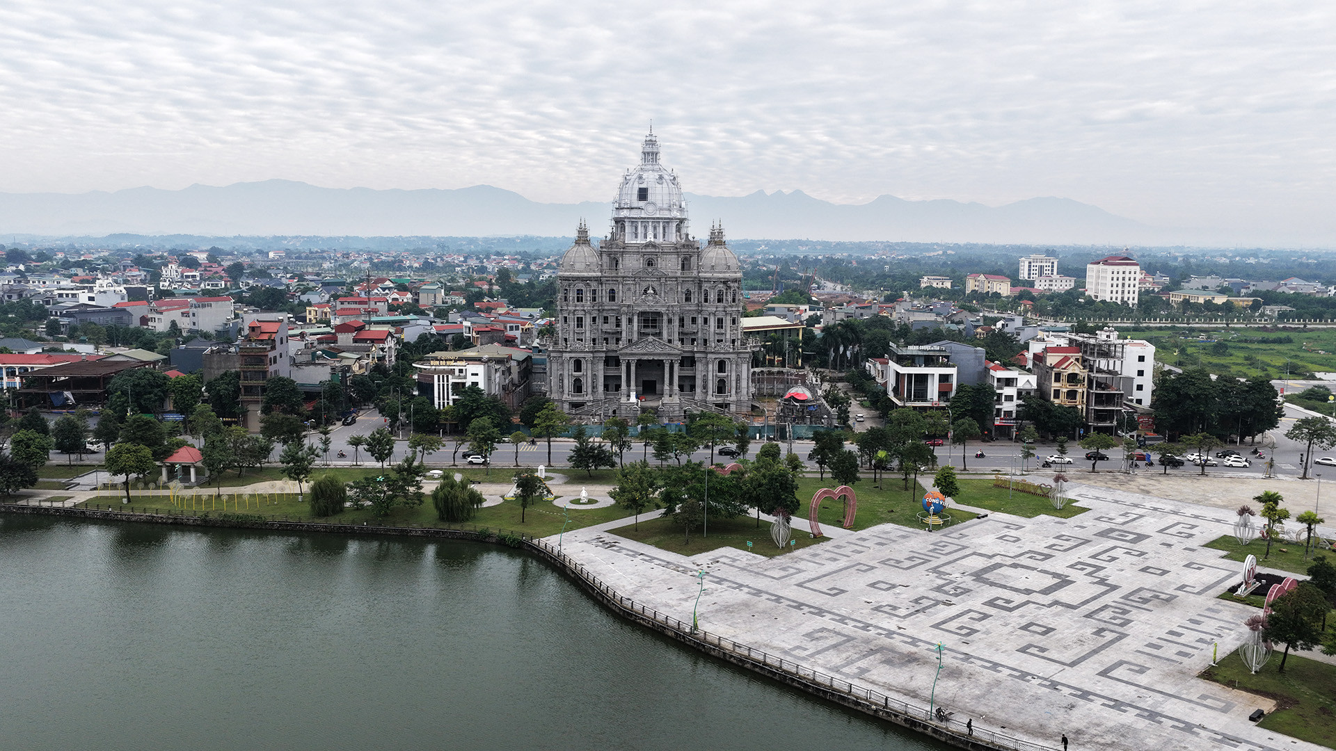 Lâu đài sáng nhất Phú Thọ
