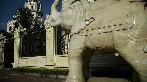 Lâu đài sinh đôi độc nhất Việt Nam