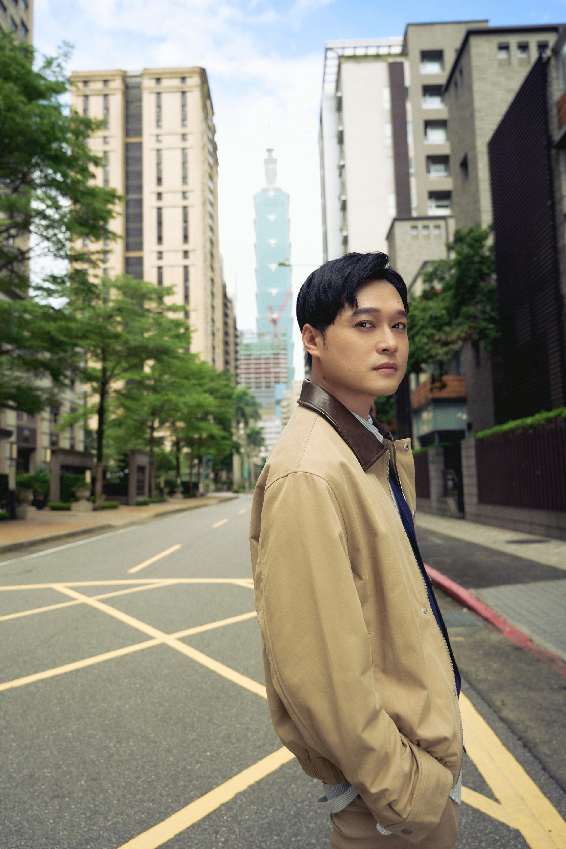 Sau nhiều năm không phát hành album phòng thu, màn trở lại của Quang Vinh nhận được sự quan tâm từ khán giả, đặc biệt là những người từng theo dõi anh từ đầu những năm 2000