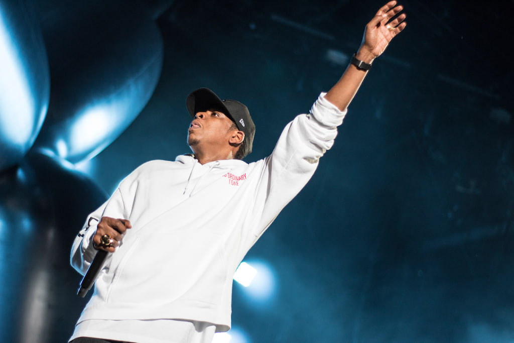 Jay-Z chính thức bước ra sân khấu vào lúc 0h17 rạng sáng ngày 13/7