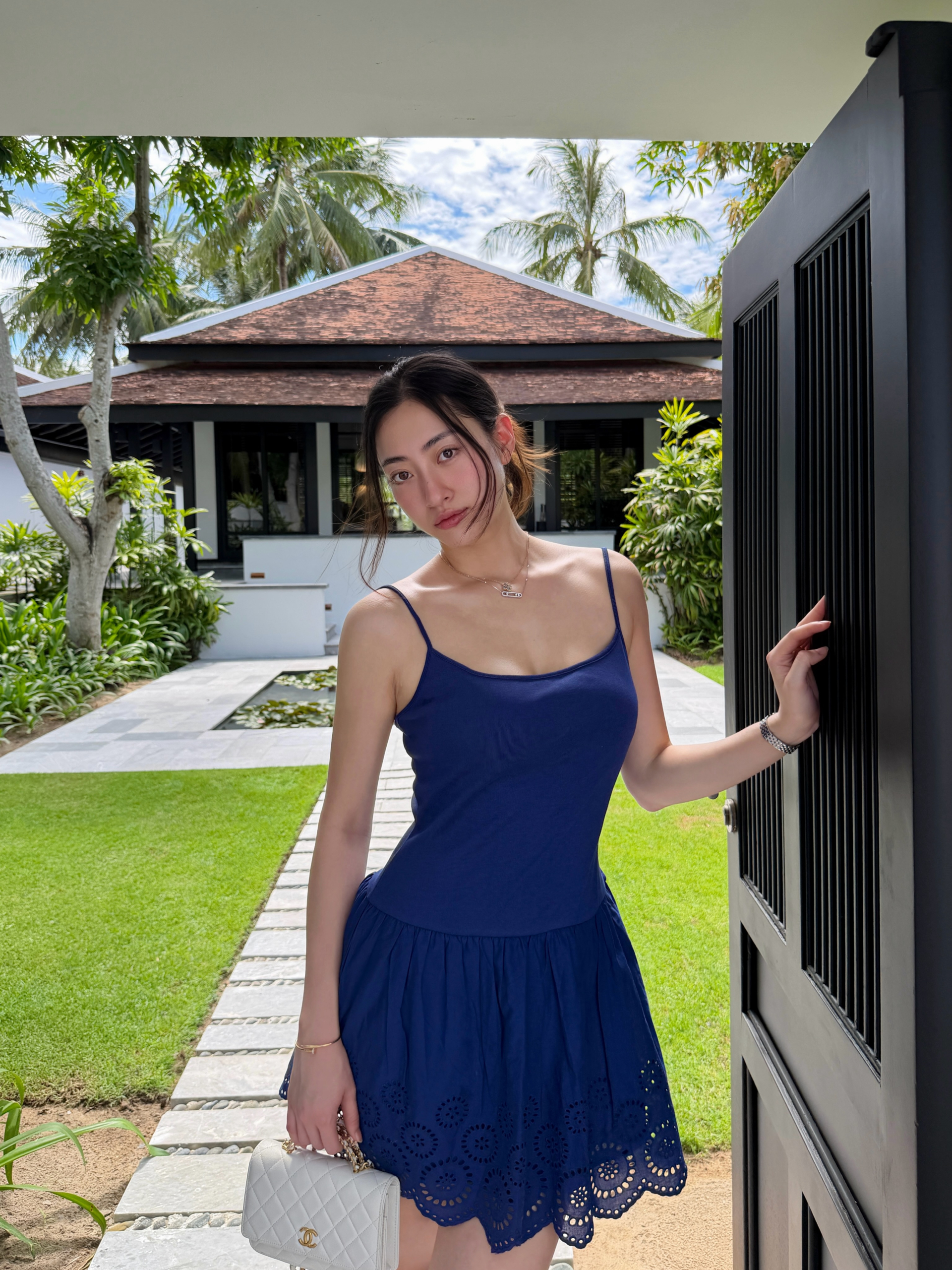 Mỹ nhân chân dài nhất showbiz: Cả đời không biết mặc xấu là gì, diện đồ cơ bản vẫn sang ngút ngàn