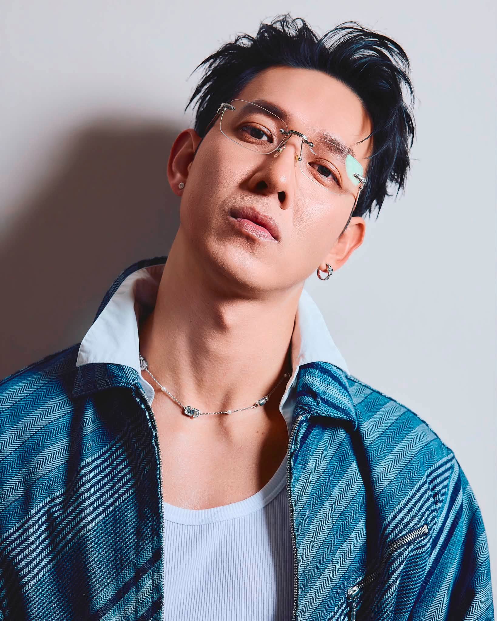 Song Luân từng theo học ngành Y Dược nhưng sau đó  quyết định dừng việc học để tập trung theo đuổi đam mê nghệ thuật