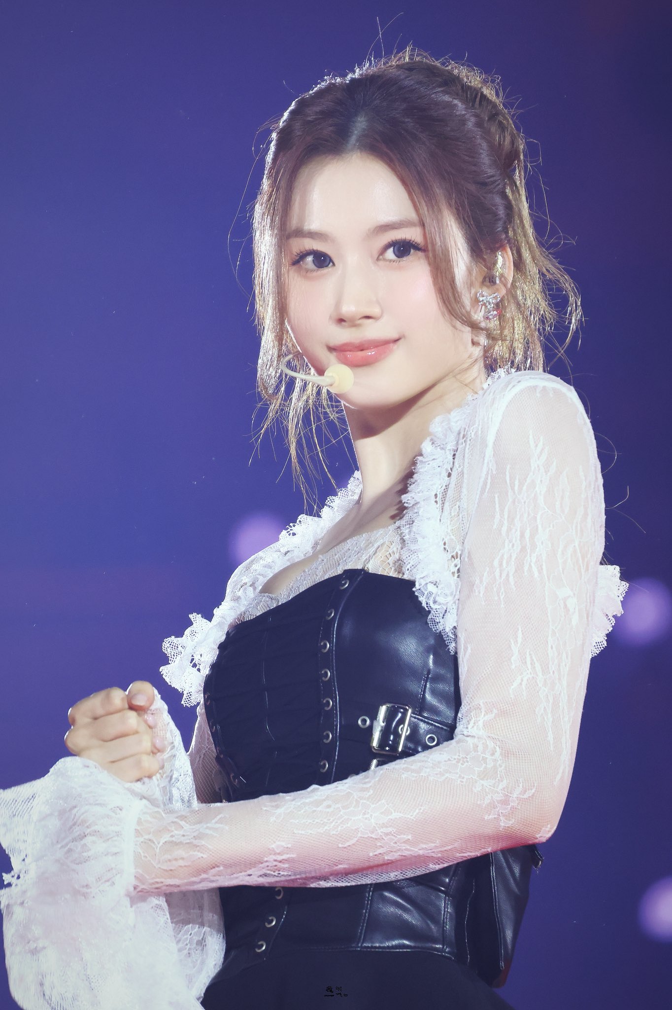 Sau concert tại Seoul, Sana cùng TWICE chính thức khép lại lịch trình lưu diễn kéo dài 359 ngày và sẽ nghỉ ngơi đến hết năm trước khi trở lại với những kế hoạch mới