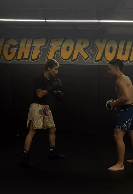 Trong những giai đoạn không ra nhạc, MCK chủ yếu đăng video tập boxing