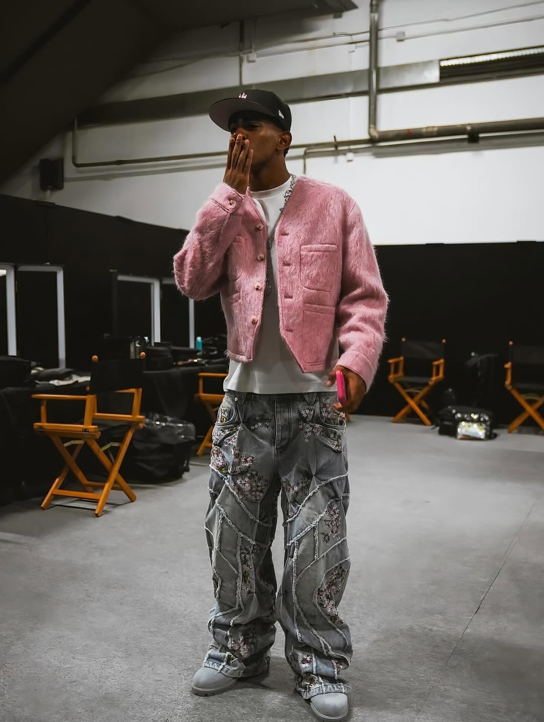 Lamine Yamal: Chanel Boy mang style “cháy phố” ngáng đường đại sứ Dior Mbappe