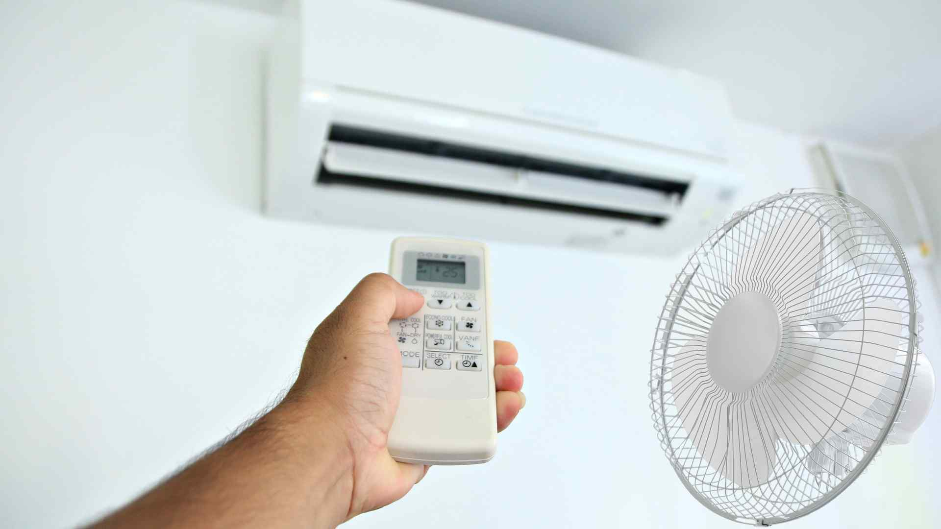 Lời khuyên cho gia đình bật điều hòa + bật quạt suốt đêm