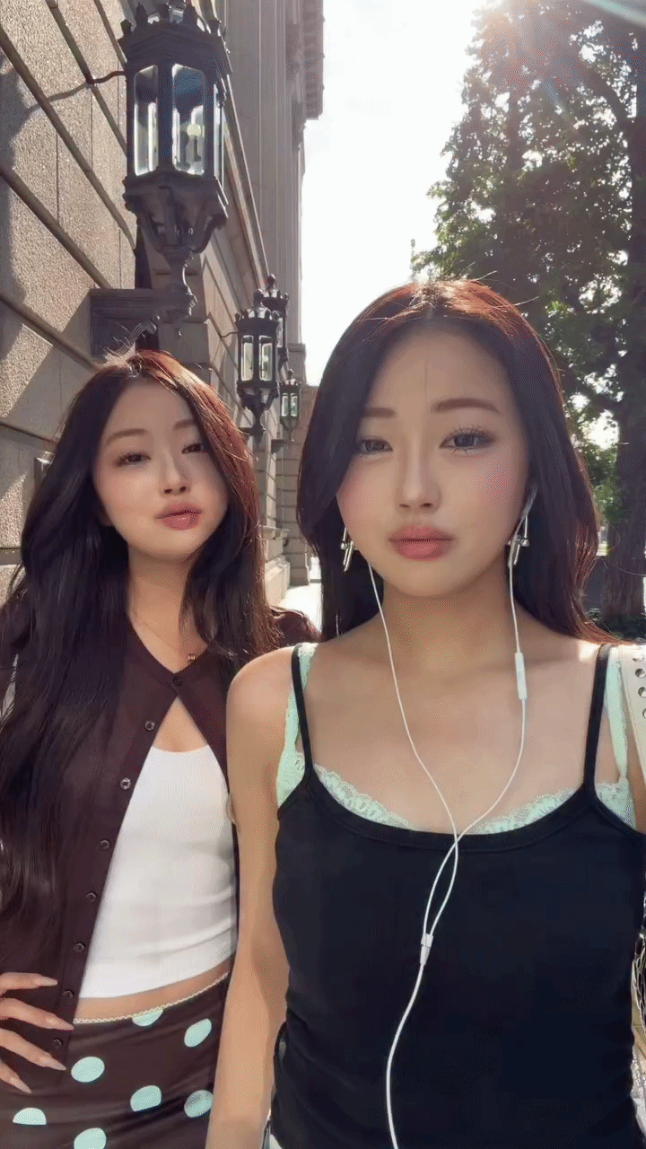 Cặp song sinh gây sốt Nhật Bản: Đẹp từ visual đến style, bố mẹ flex cả đời cũng được