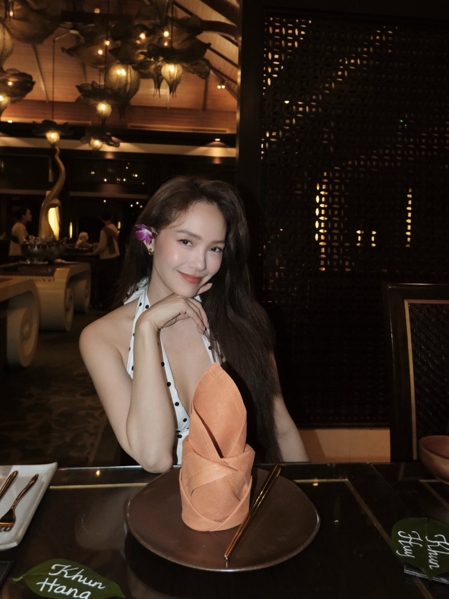 Nữ ca sĩ từng tiết lộ có thời điểm cô nhốt mình trong phòng, khóc rất nhiều và thậm chí bỏ ăn vì cú sốc bị đồng nghiệp quay lưng. Ảnh: Tổng hợp