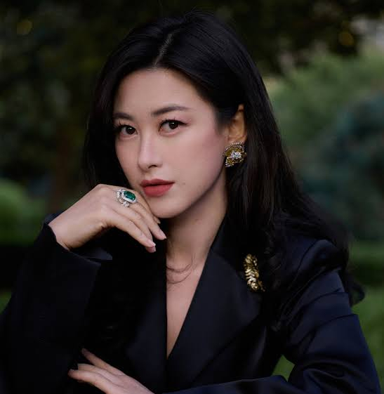 Tiểu thư Bắc Kinh 42 tuổi vẫn đẹp kiều diễm: Style tối giản nhưng sang đến từng khung hình