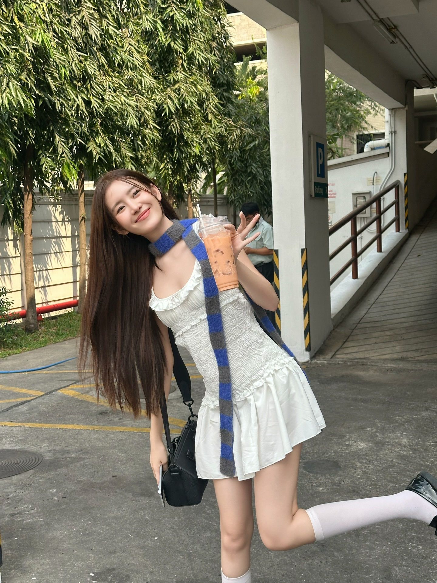 Nữ diễn viên Việt có nụ cười tươi rói như nắng hạ, đã xinh còn mặc đẹp hết nấc