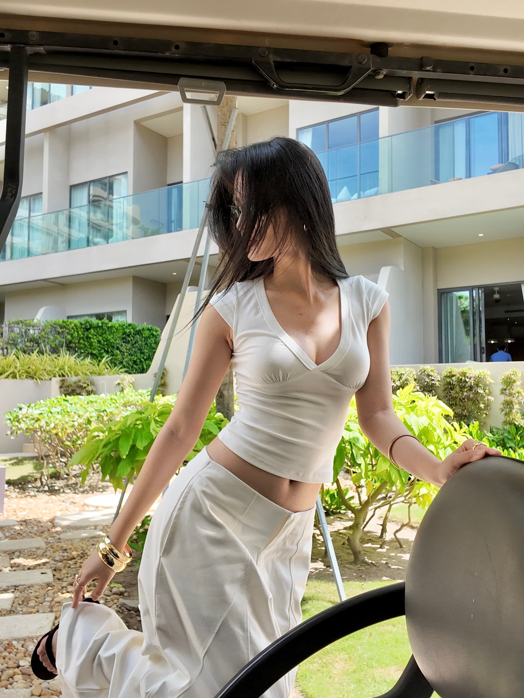 Mỹ nữ mặt xinh dáng đẹp, diện đồ cơ bản mà khí chất ngút ngàn: Nhìn là muốn thả tim ầm ầm
