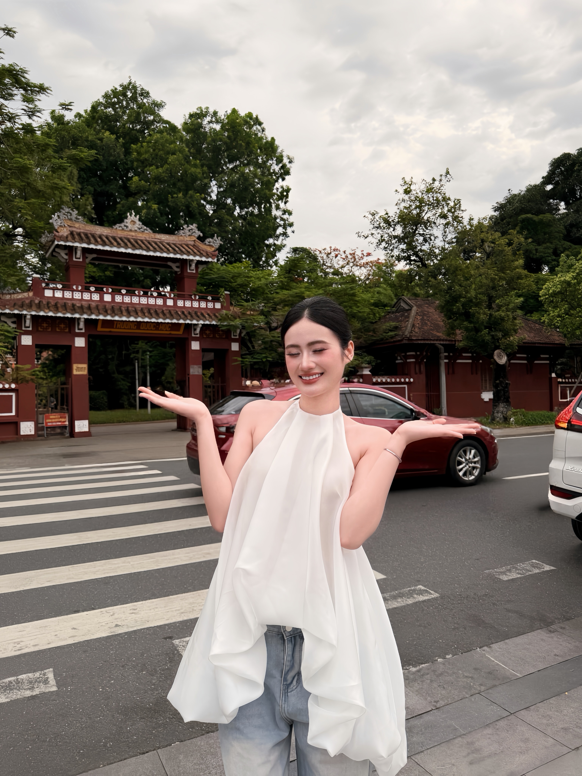 Mỹ nữ mặt xinh dáng đẹp, diện đồ cơ bản mà khí chất ngút ngàn: Nhìn là muốn thả tim ầm ầm