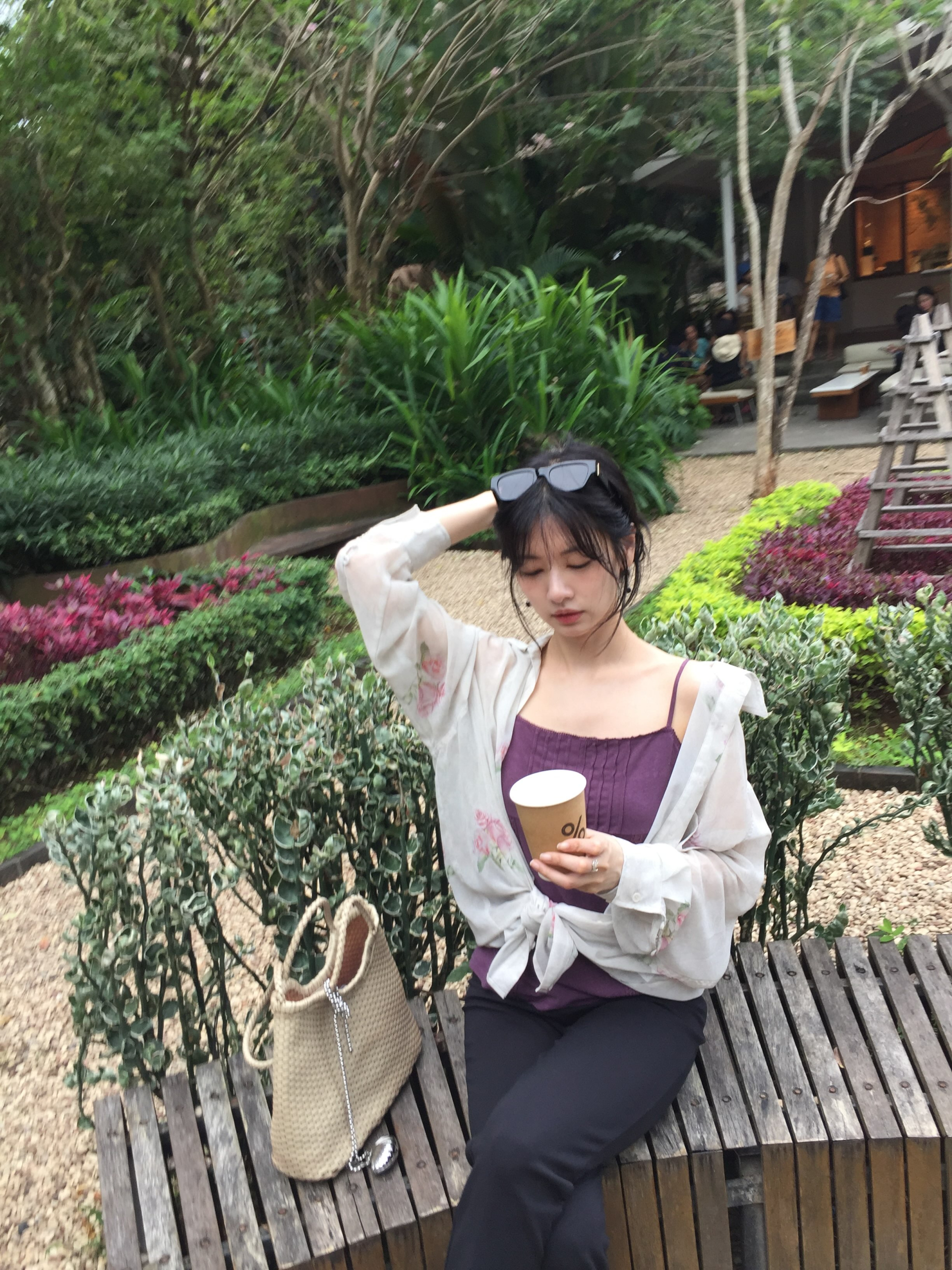 Nữ diễn viên 37 tuổi trẻ như gái 18, mặc đẹp không trượt một phát nào