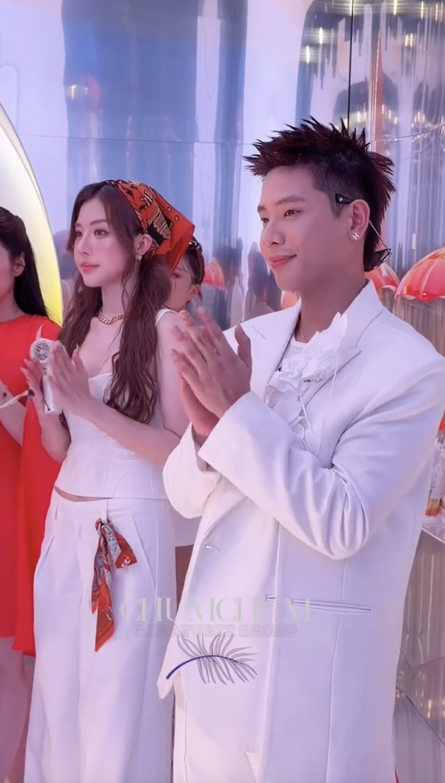 Nhìn không quen biết nhưng lại có tướng phu thê (Ảnh cắt từ clip)