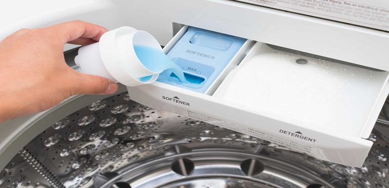 Nên dùng nước giặt hay bột giặt?