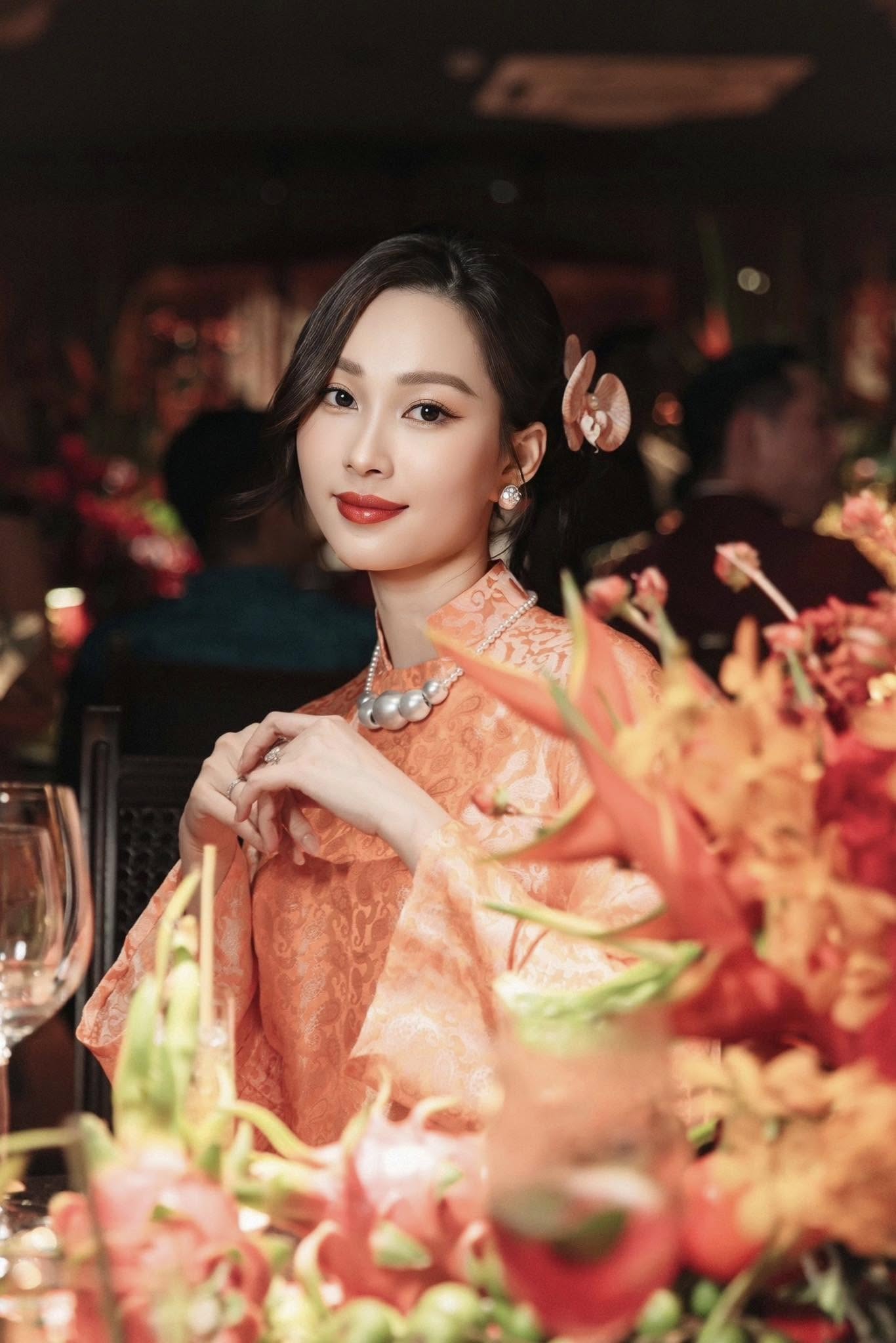 Hoa hậu từng đi làm pha chế: Nay làm mẹ 3 con, chồng là TGĐ tập đoàn hàng chục nghìn tỷ đồng