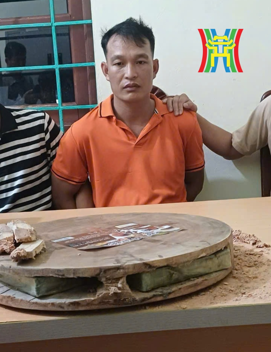 Đối tượng Tòng Văn Danh cùng tang vật.