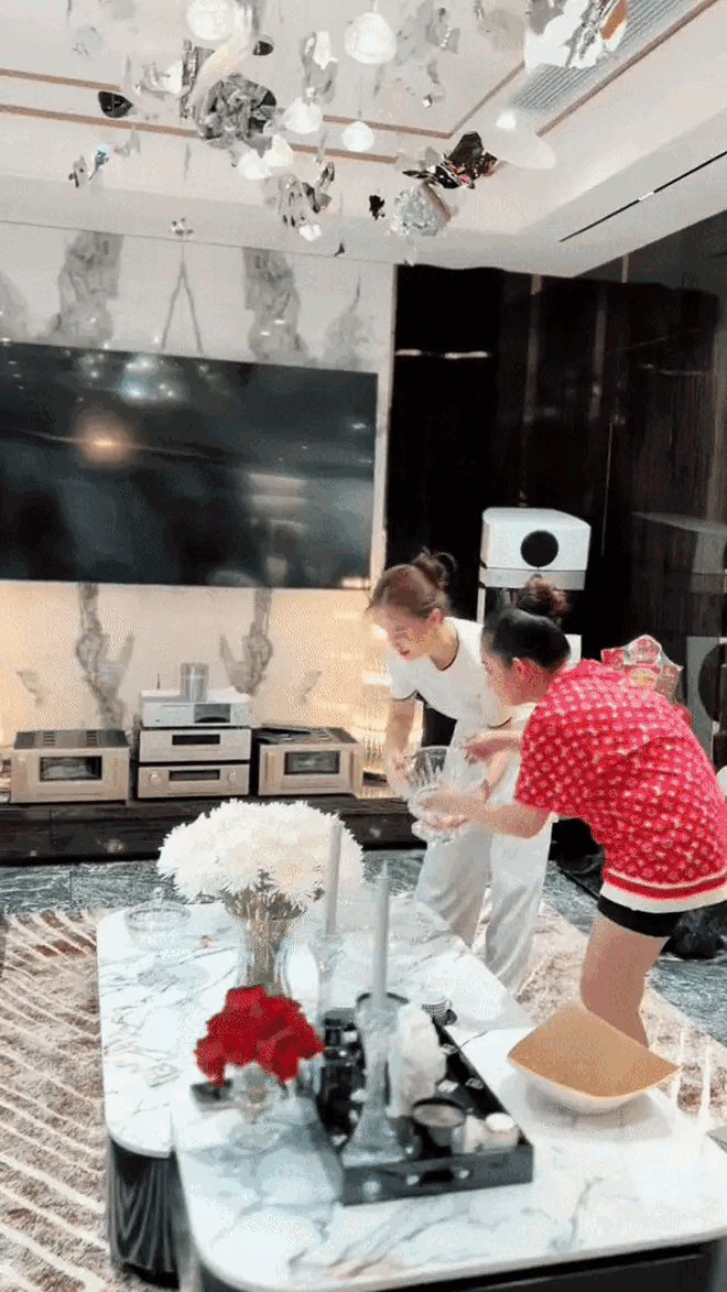 Mai Tây tự tay trang trí không gian sống cùng mẹ chồng.