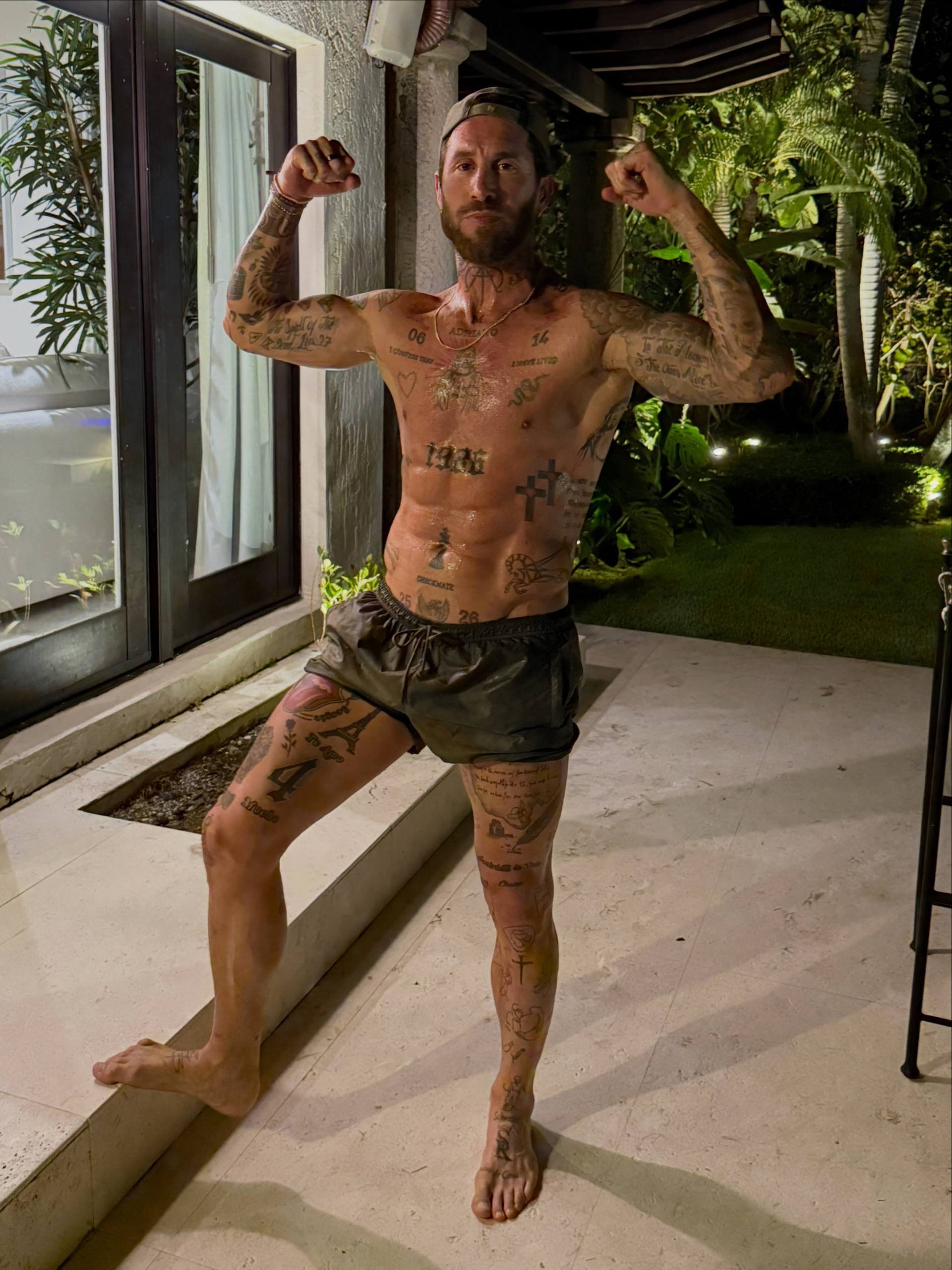 Ferrari cũ vẫn là Ferrari, Sergio Ramos có 40 tuổi vẫn nét