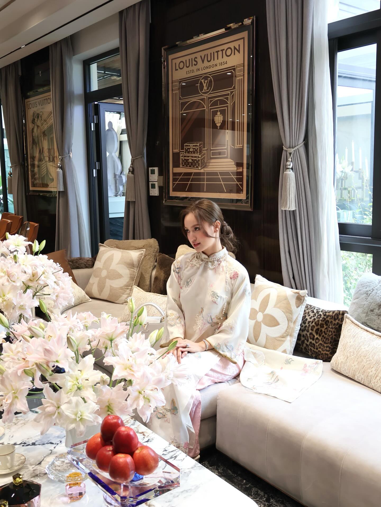 Cô gái miền Tây đổi đời khi cưới thiếu gia Sài thành: Ngồi G63 về dinh, ở biệt thự tân hôn trăm tỷ