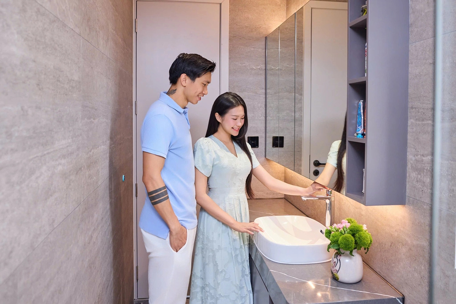Tiểu thư Hà Thành ngồi Rolls-Royce theo chồng về dinh: Giờ sống trong biệt thự triệu đô sang xịn, đẻ 1 con rồi vẫn trẻ xinh