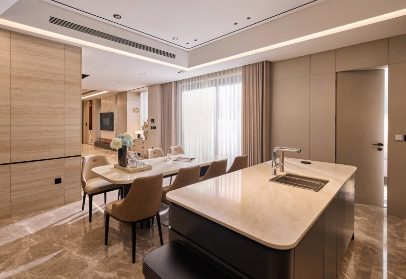 Tiểu thư Hà Thành ngồi Rolls-Royce theo chồng về dinh: Giờ sống trong biệt thự triệu đô sang xịn, đẻ 1 con rồi vẫn trẻ xinh