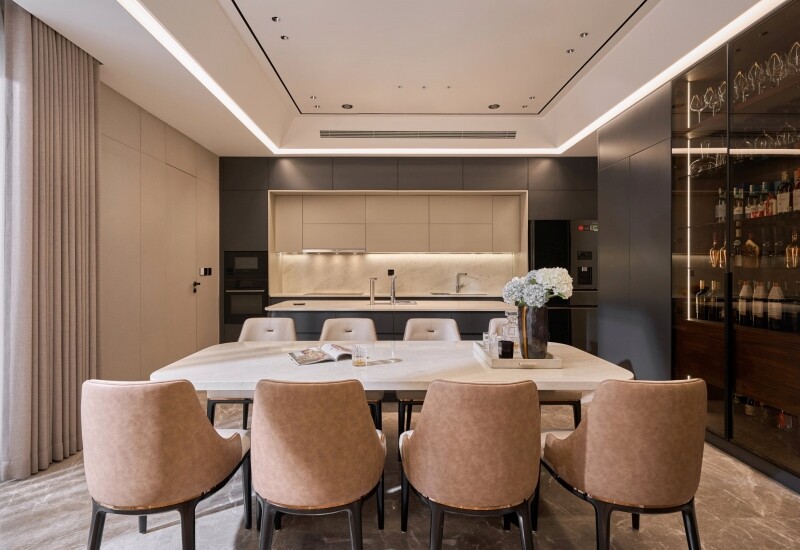 Tiểu thư Hà Thành ngồi Rolls-Royce theo chồng về dinh: Giờ sống trong biệt thự triệu đô sang xịn, đẻ 1 con rồi vẫn trẻ xinh