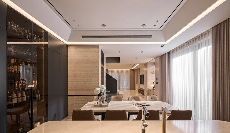 Tiểu thư Hà Thành ngồi Rolls-Royce theo chồng về dinh: Giờ sống trong biệt thự triệu đô sang xịn, đẻ 1 con rồi vẫn trẻ xinh