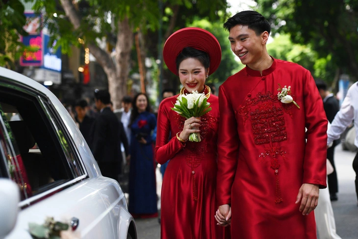 Tiểu thư Hà Thành ngồi Rolls-Royce theo chồng về dinh: Giờ sống trong biệt thự triệu đô sang xịn, đẻ 1 con rồi vẫn trẻ xinh