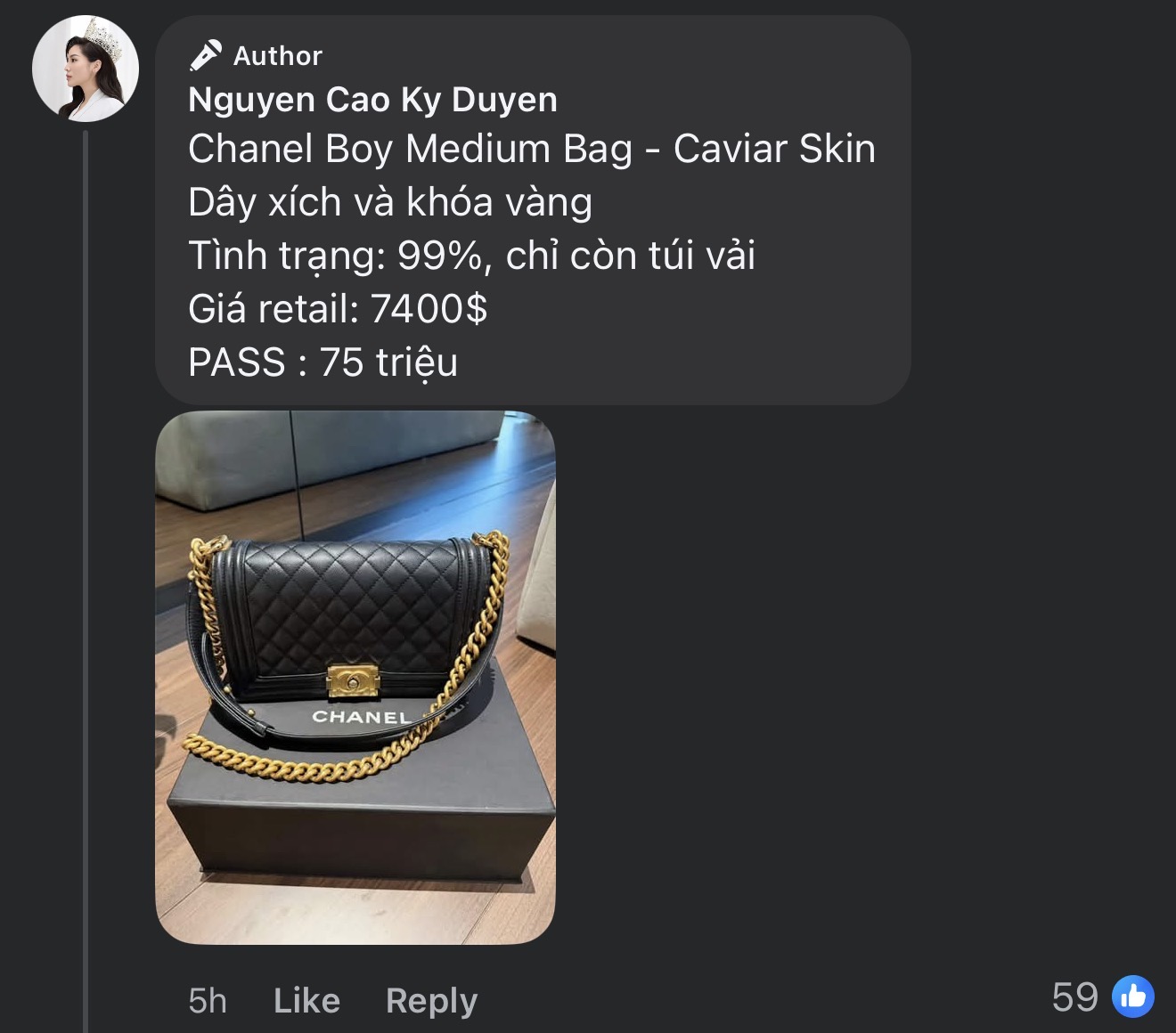 Kinh điển như Chanel Boy màu đen thì không chỉ là một món hàng thời trang, đây còn là một chiếc túi đáng đầu tư theo mức giá ngày càng leo thang của hãng.