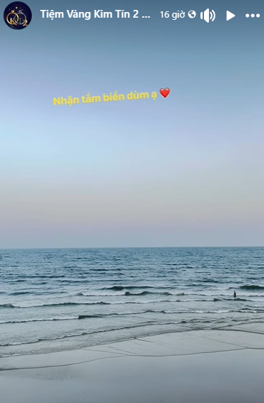 Story đi ăn, đi tắm biển cũng được cập nhật liên tục