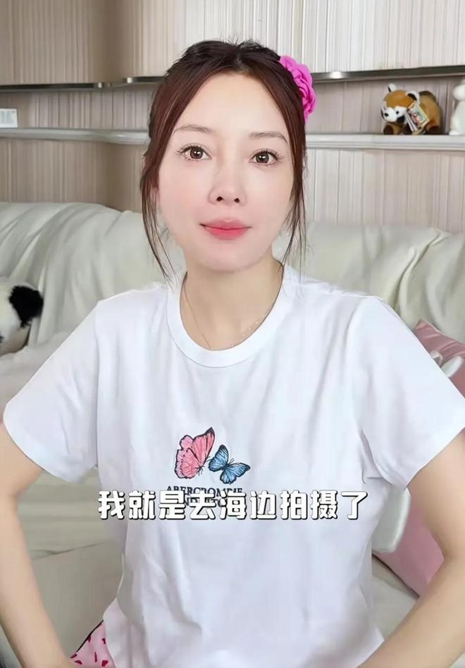 Trước đó, Lý Tiểu Lộ từng gây xôn xao với gương mặt bầu bĩnh khác lạ, khiến dân tình đồn đoán cô bí mật mang thai và sinh con lần 2. Ảnh: Weibo.