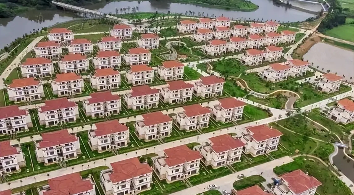 Toàn cảnh ngôi làng xây toàn biệt thự.