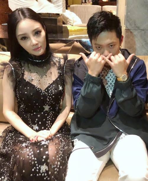 Cô nói dối ông xã tài tử đi làm đẹp, nhưng thực chất đến nhà PGone để vụng trộm. Ảnh: Sohu.