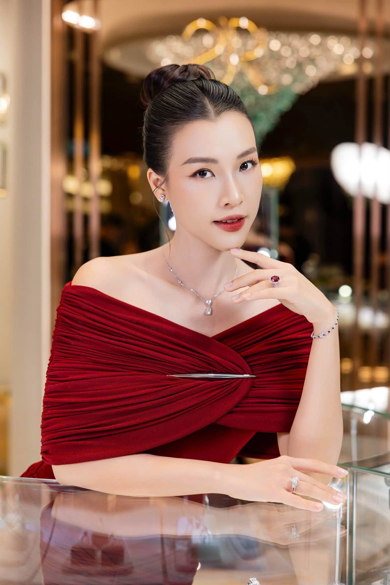 Sau cuộc hôn nhân đổ vỡ, cuộc sống riêng của nữ MC vẫn luôn là đề tài khiến nhiều khán giả tò mò. Ảnh: FBNV
