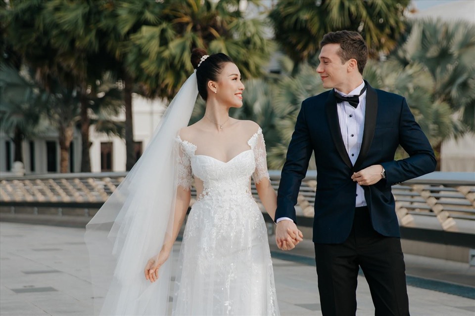 Hoàng Oanh kết hôn với Jack Cole vào cuối năm 2019 sau khoảng hai năm hẹn hò. Ảnh: Tổng hợp