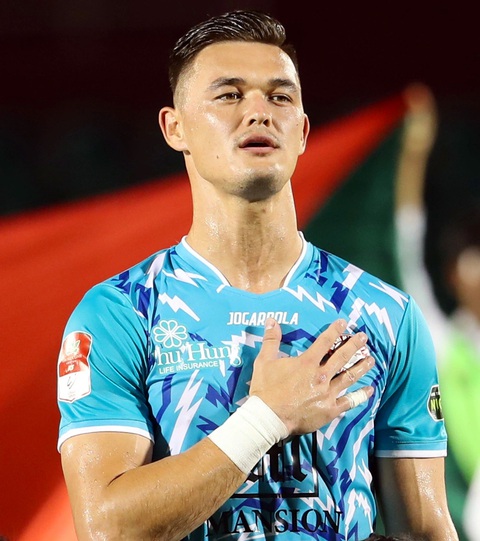 Anh sinh năm 1992, nhỏ hơn Hoàng Oanh hai tuổi. Ảnh: Tổng hợp
