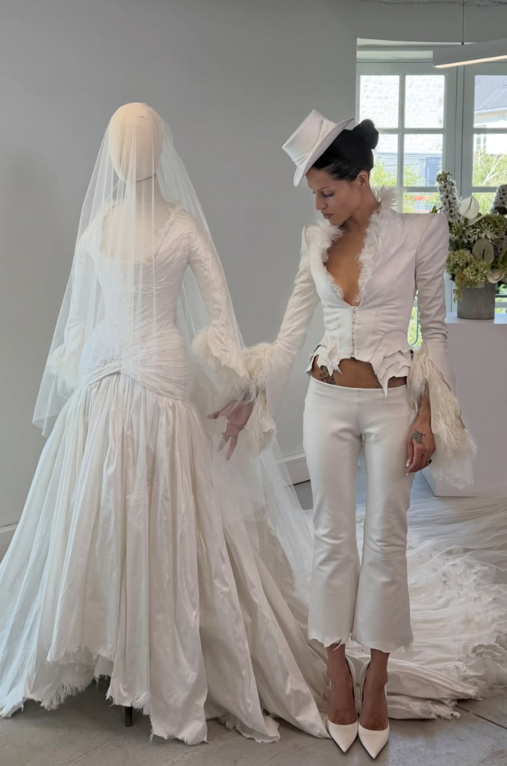 Vì sao cả MXH điên đảo vì một cô dâu phá cách?
