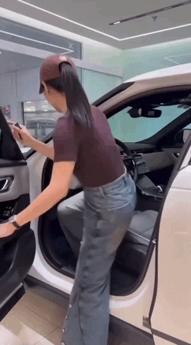 Nữ diễn viên Việt cưới đại gia hơn 6 tuổi: Sinh 4 con được chồng tặng Range Rover 5 tỷ, sống trong biệt thự trắng rộng 1.000m²