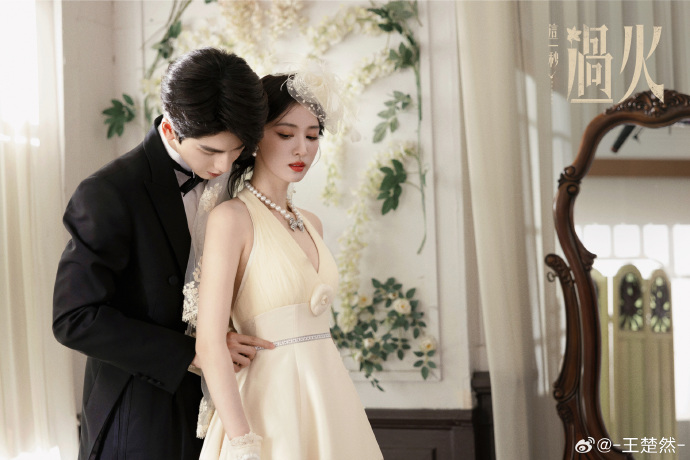Cô dâu đang gây tranh cãi khắp MXH: Nhan sắc như kiệt tác hội họa nhưng ai cũng chê “kém sang vô cùng”