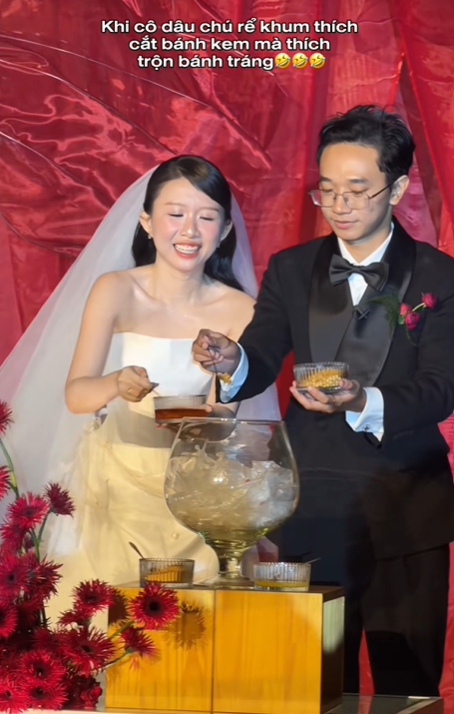 Cặp đôi có màn “trộn bánh tráng” ở đám cưới: Yêu 10 năm mới cưới, cô dâu là TikToker nổi tiếng