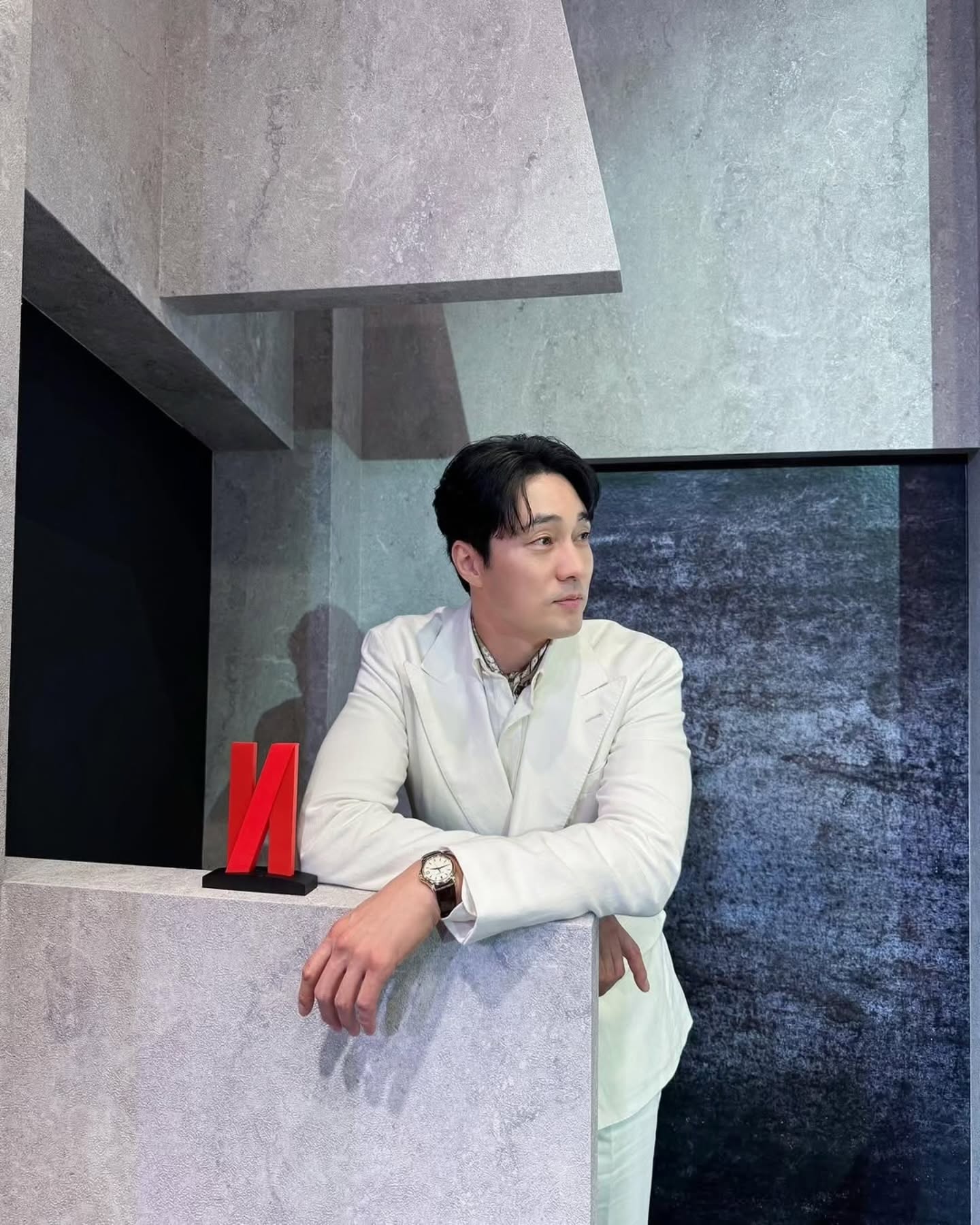 Hình ảnh lịch lãm, quyến rũ của So Ji Sub khi tham gia các sự kiện. (Nguồn: Instagram)