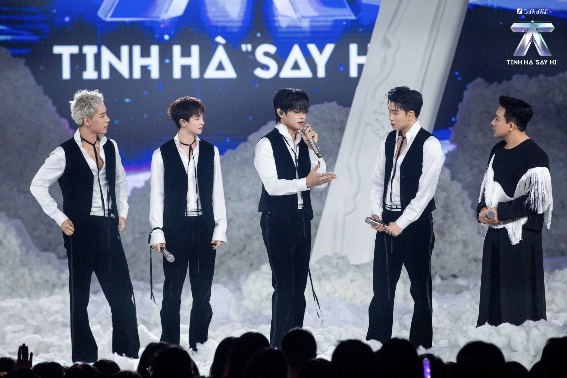 Sau Live Stage 2, Thế Giới Của Anh vừa giữ vị trí hạng 1, vừa trở thành một trong những tiết mục được bàn luận nhiều nhấ