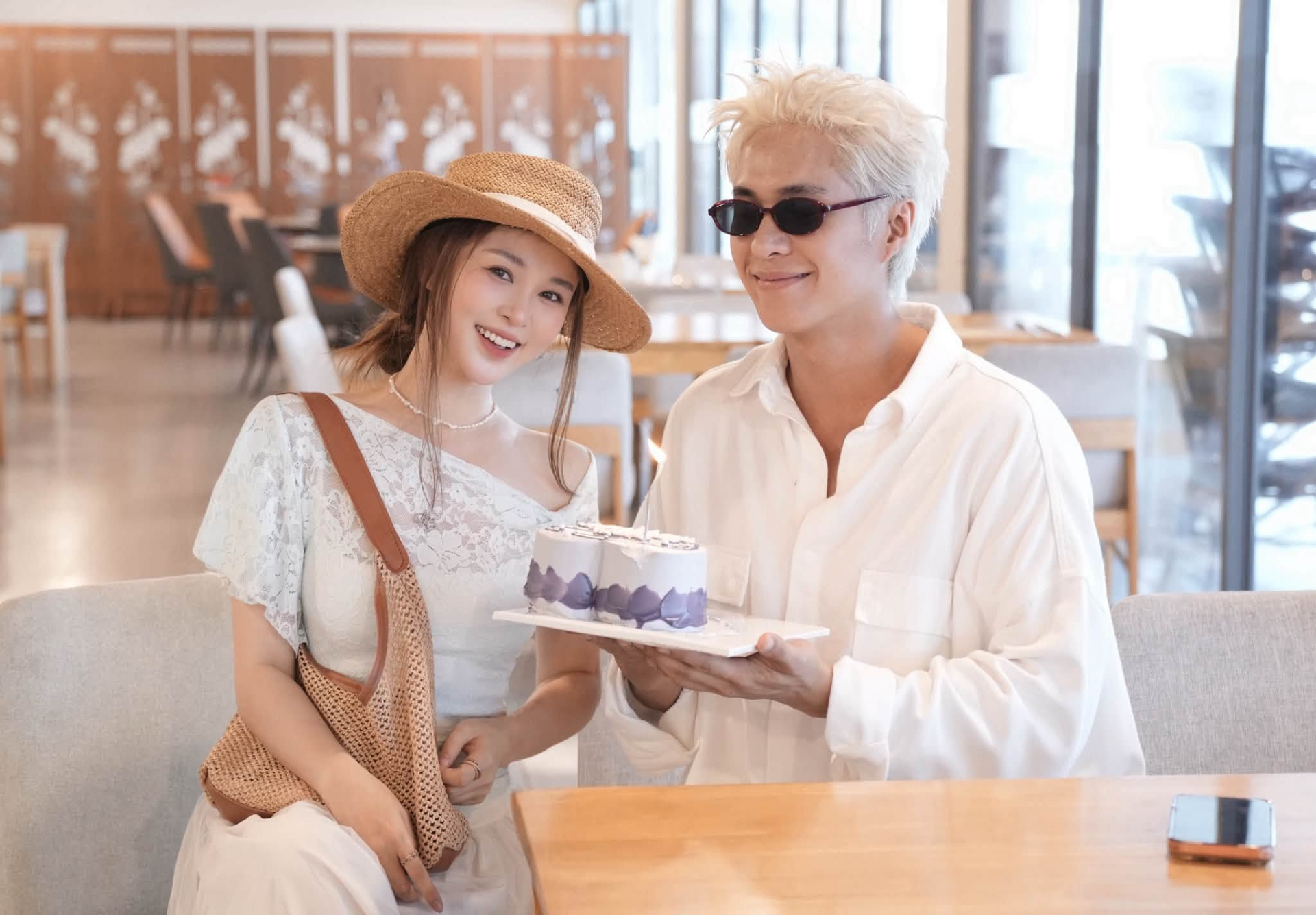 Vào ngày 26/7, Otis xác nhận đang hẹn hò với diễn viên Ribi Sachi sau thời gian dài vướng tin đồn tình cảm. Ảnh: FBNV