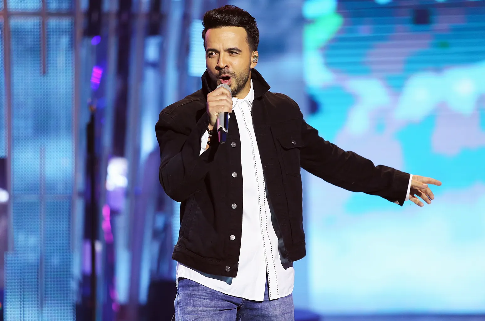 Despacito giữ ngôi đầu Billboard Hot 100 suốt 16 tuần, cân bằng kỷ lục hơn 20 năm của One Sweet Day