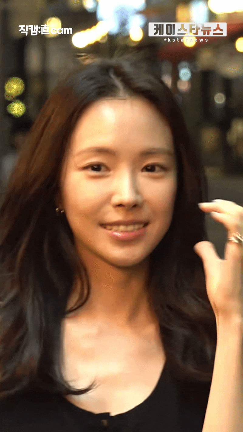 Nền da mịn màng, ít khuyết điểm của Na Eun qua ống kính zoom cận.