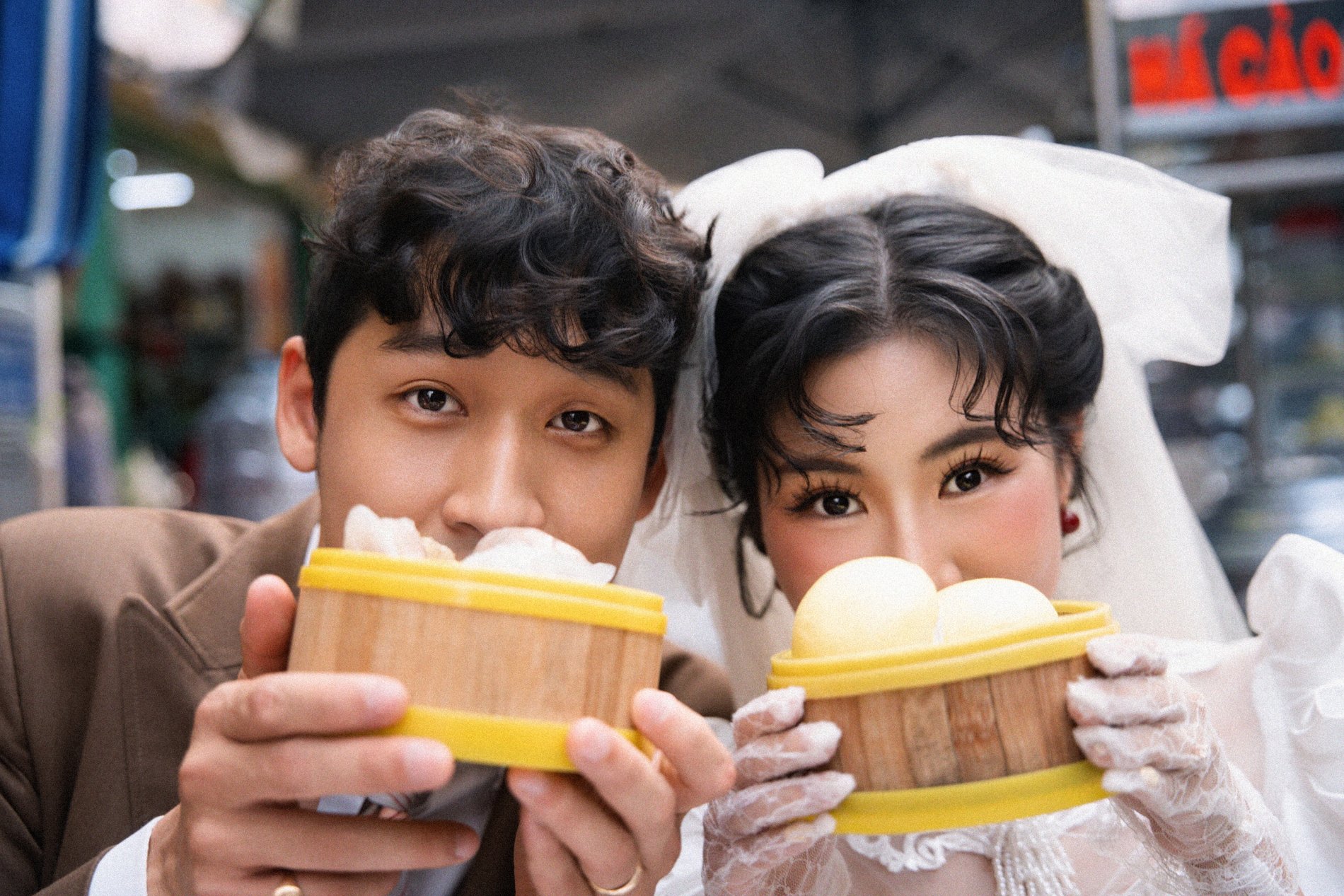 Sống đủ lâu để thấy khách nước ngoài ùn ùn đến Việt Nam chụp ảnh cưới, tự hào vô cùng nước mình ơi!